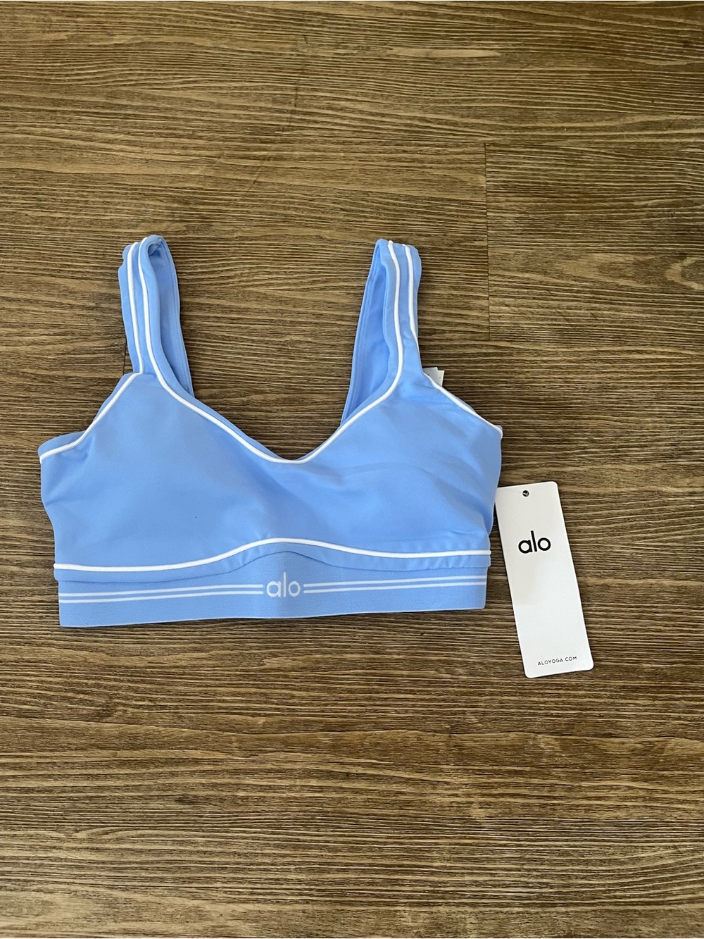 ALO Yoga Sky Blue Sports Bra and Leggings Set with White Piping - Picture 3 of 3